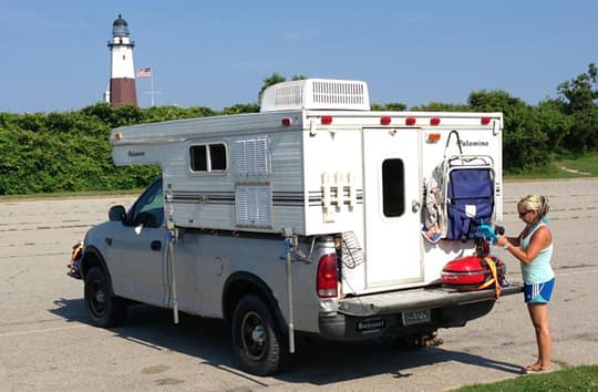 Palomino-pop-up-beach-lighthouse