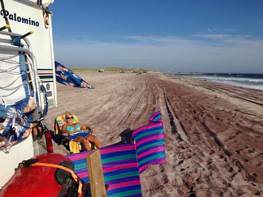 Palomino-pop-up-beach-set-up-9