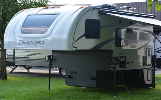 palomino-front-nose-camper