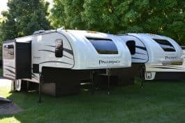 Palomino-RV-2016-front-windshields