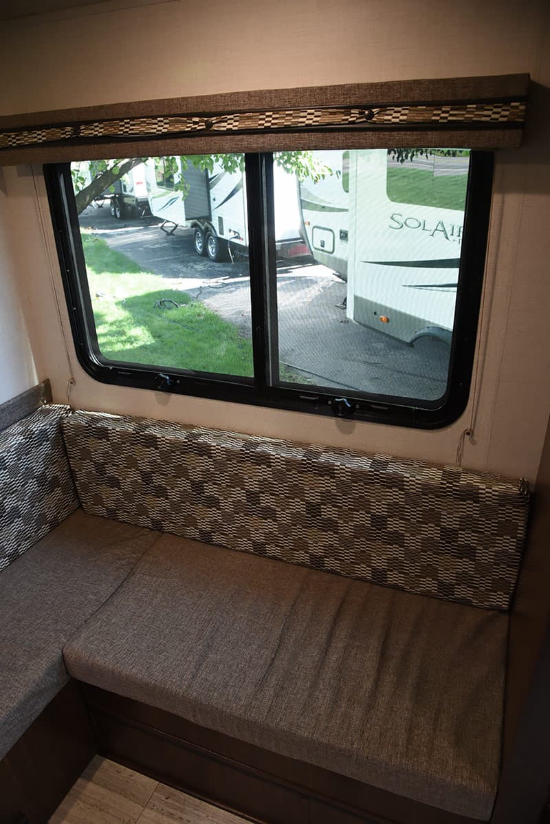 Dinette window in Palomino HS-2901