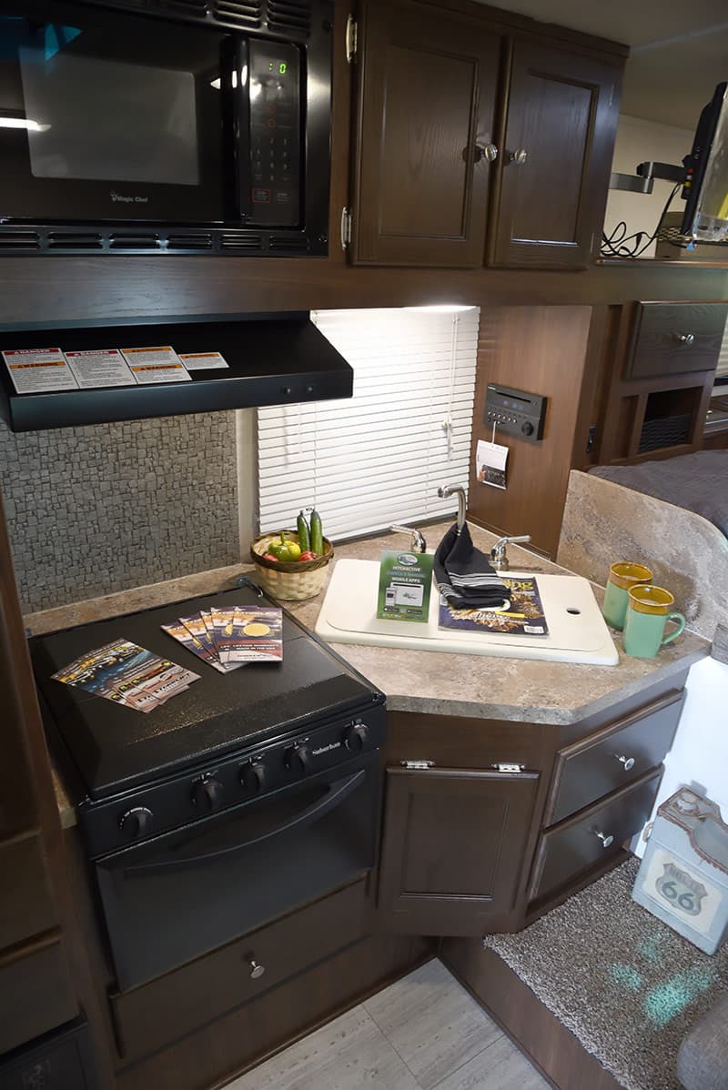 Palomino HS-2901 kitchen area