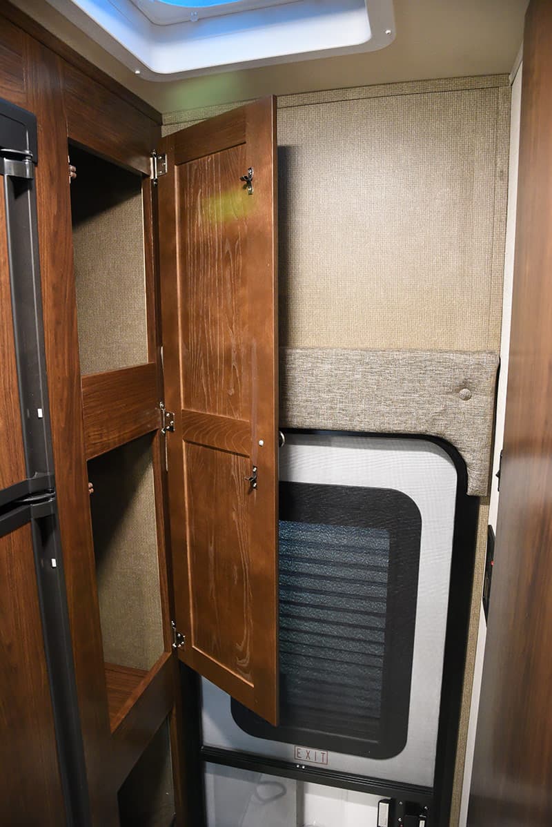 Palomino HS-2901 storage closet