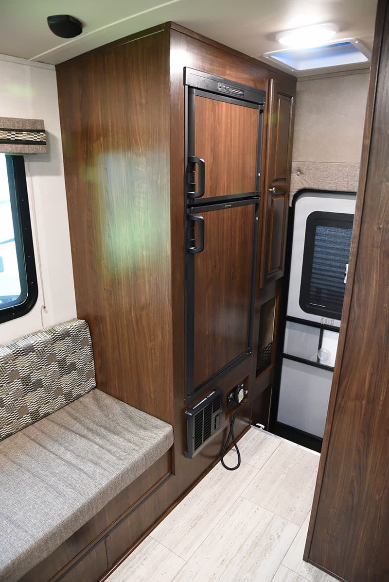 Palomino HS-2901 interior floor length