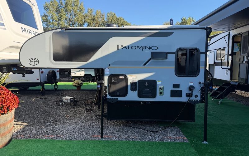 Palomino HS 600 Exterior 2