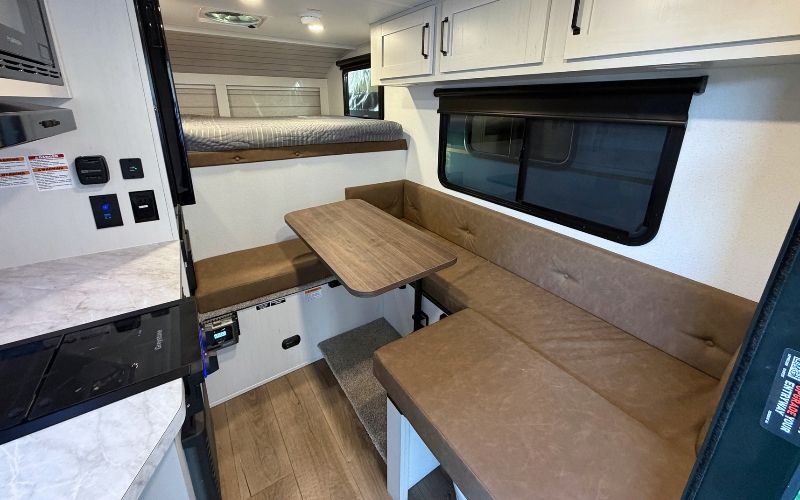 Palomino HS 600 Dinette