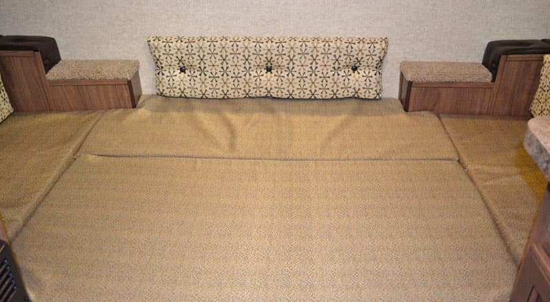dinette-bed in the HS-650