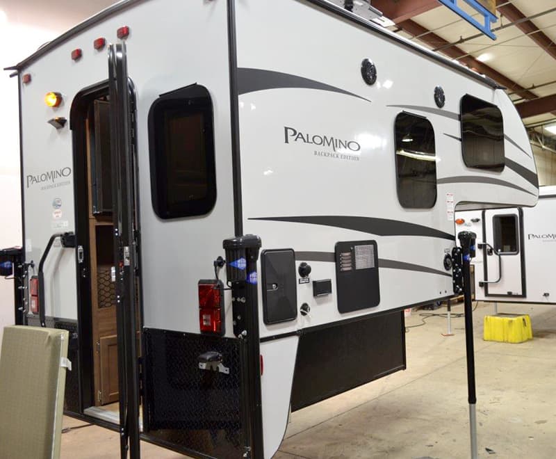 Palomino-HS-650-truck-camper-exterior