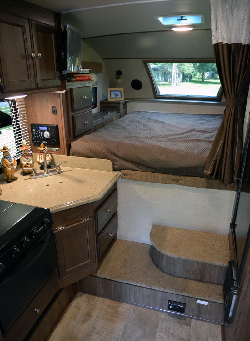 Palomino HS2902 single-slide camper interior