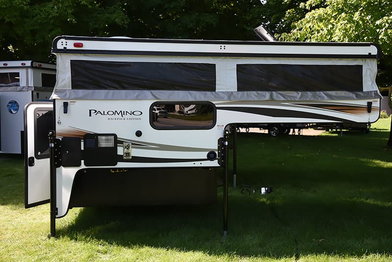 Palomino SS-500 pop-up camper