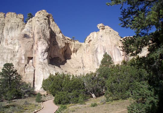 National-Park-2-El-Morro-Rumah-New-Mexico