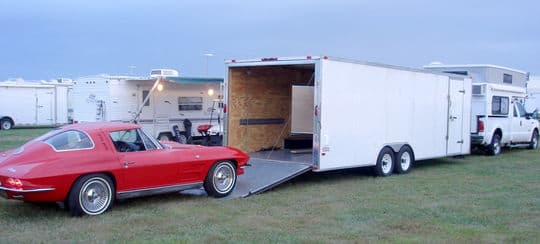 corvette-harley-Corvette-Funfest-trailer-roll-in