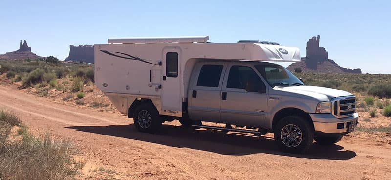 Phoenix-flatbed-Ford-Camper-off-road