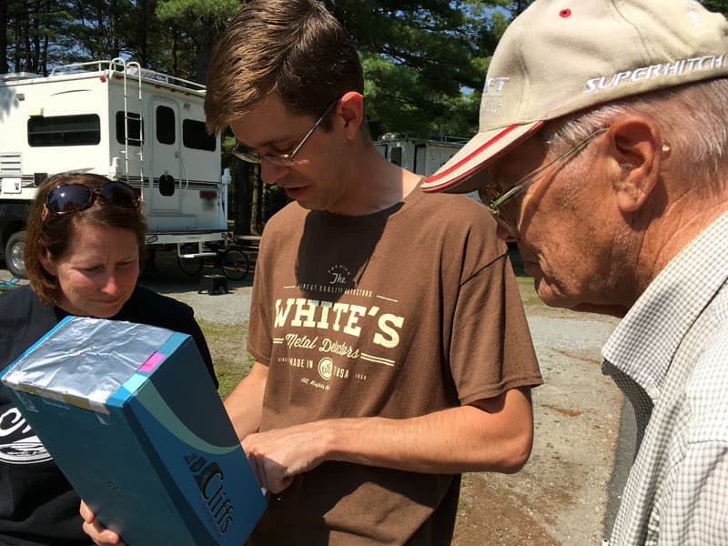 Pin hole box for solar eclipse