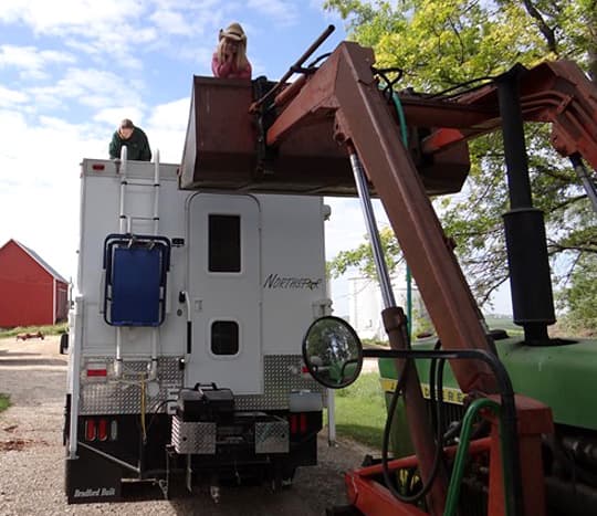 cleaning-camper-crane