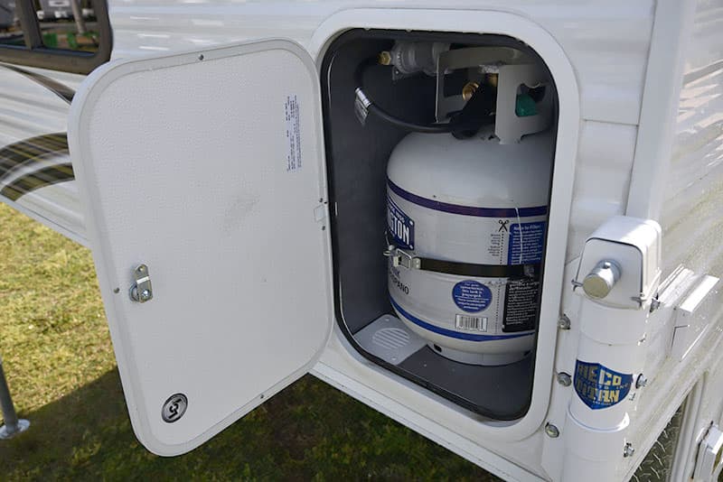 Rayzr Camper 20-pound propane tank