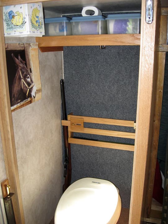 camper-interior-bathroom