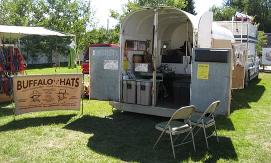 hat-trailer-set-up