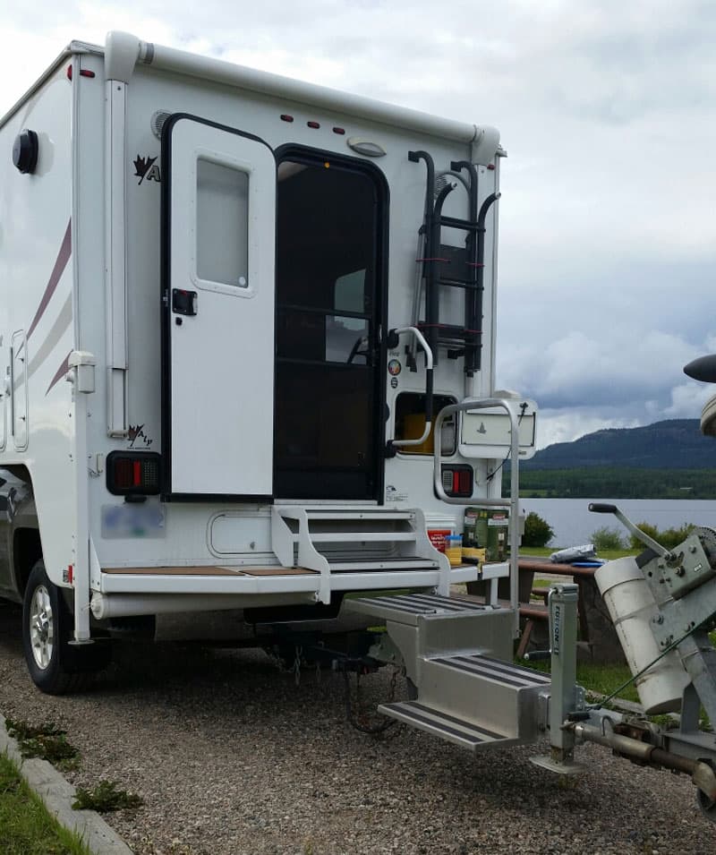 Steps To Get Out Of Camper With Boat In Tow