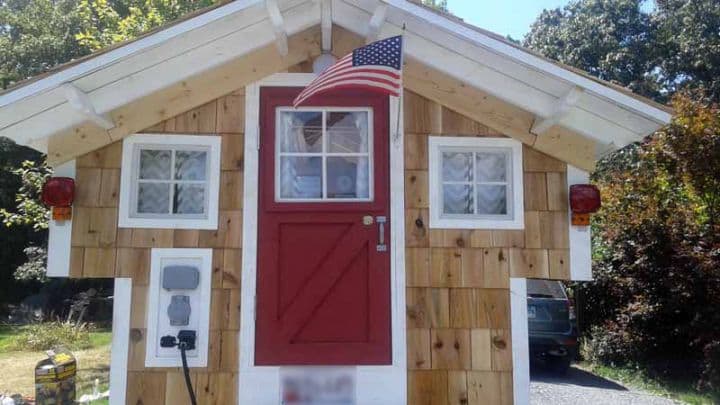 Ford-Flophouse-Truck-Camper-Tiny-House