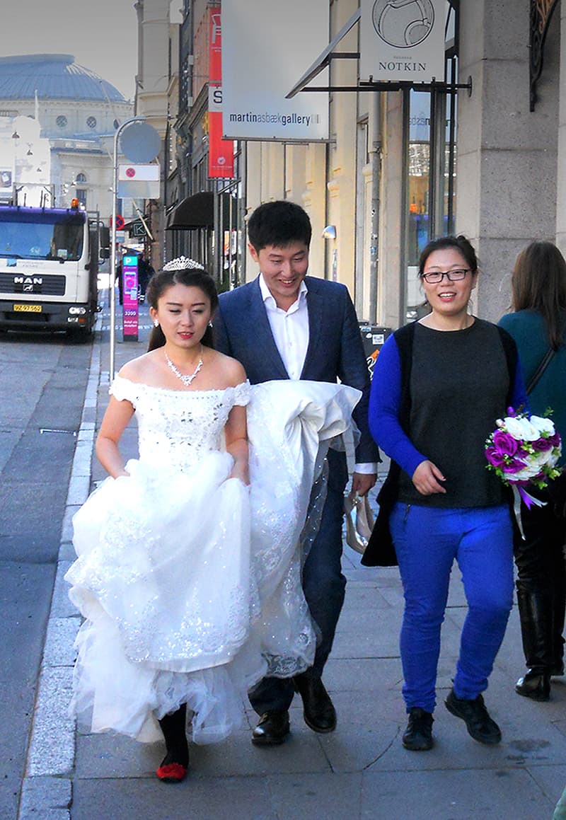 newly married couple in downtown Copenhagen