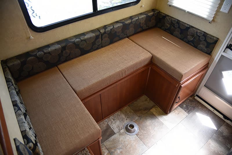 Travel Lite 625 dinette no table