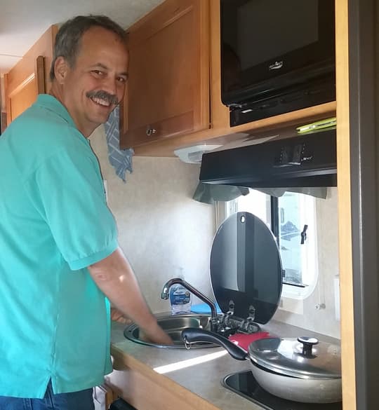 Florida-Panhandle-dishes-in-camper