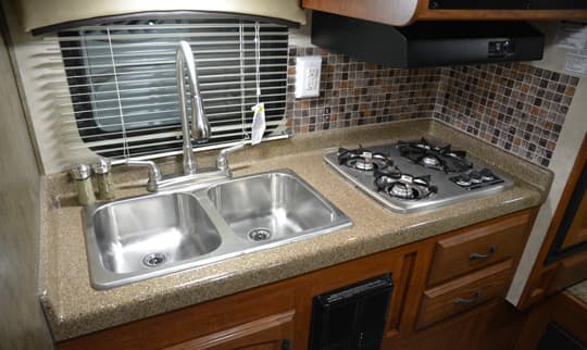 Travel-Lite-Illusion-kitchen-with-backsplash