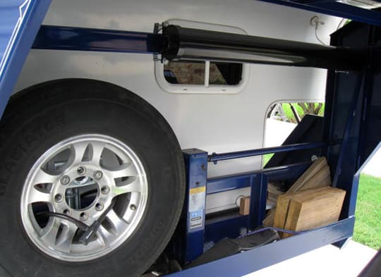 gooseneck-trailer-front-storage