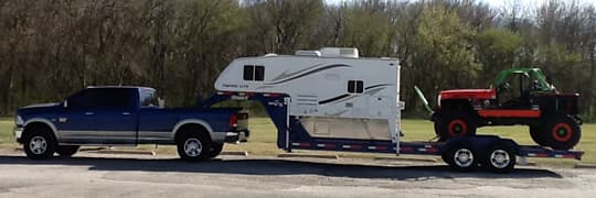 gooseneck-trailer-rig-side