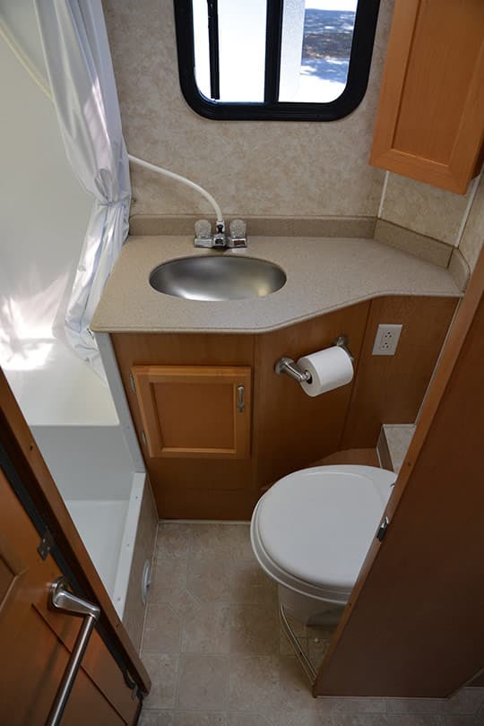 TCM-Camper-BIG-Bathroom