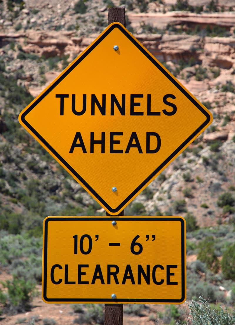 Low clearance sign at 10-6