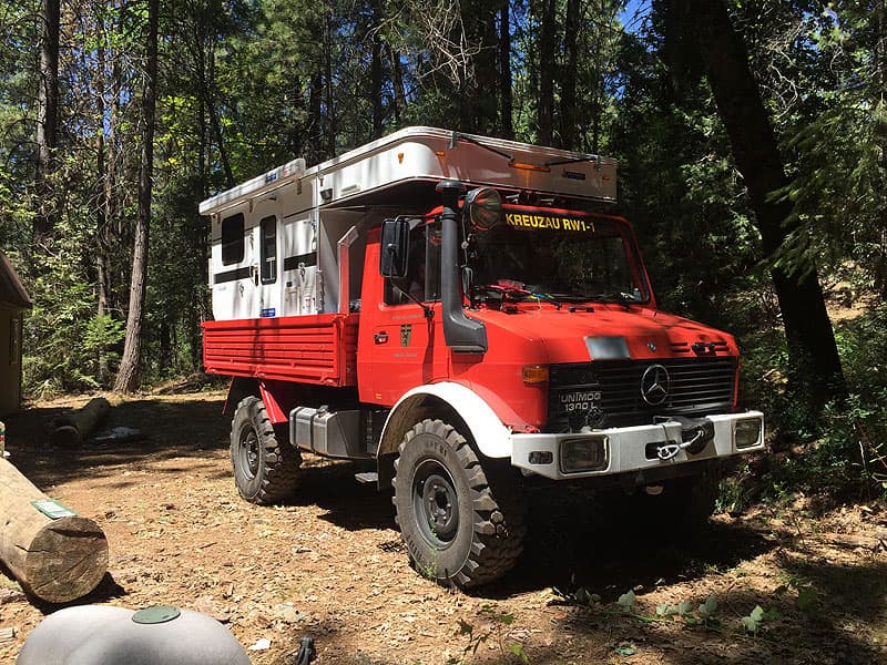 Flatbed Four Wheel Camper Grandby with Unimog truck