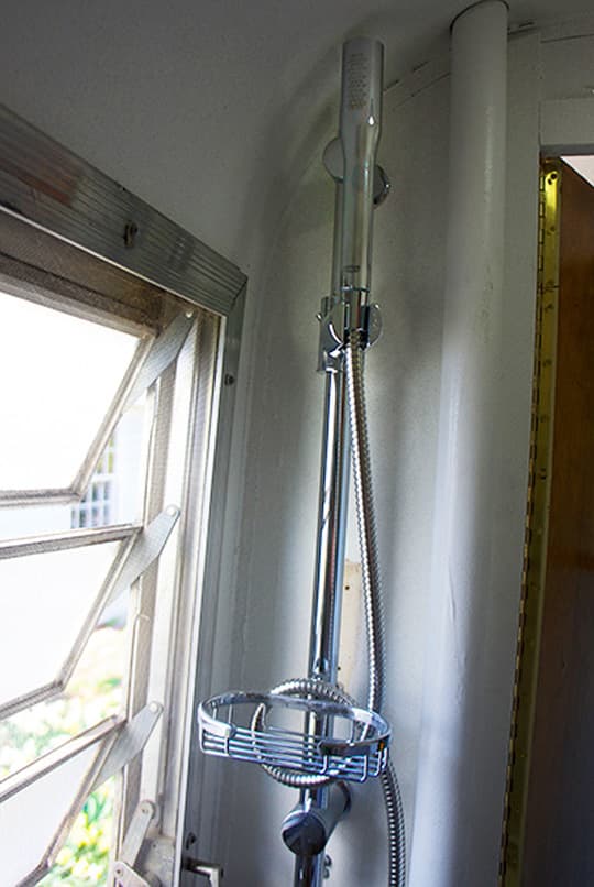 Avion-Restoration-shower