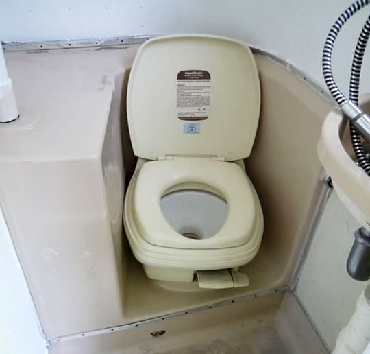 avion-restoration-beginning-toilet