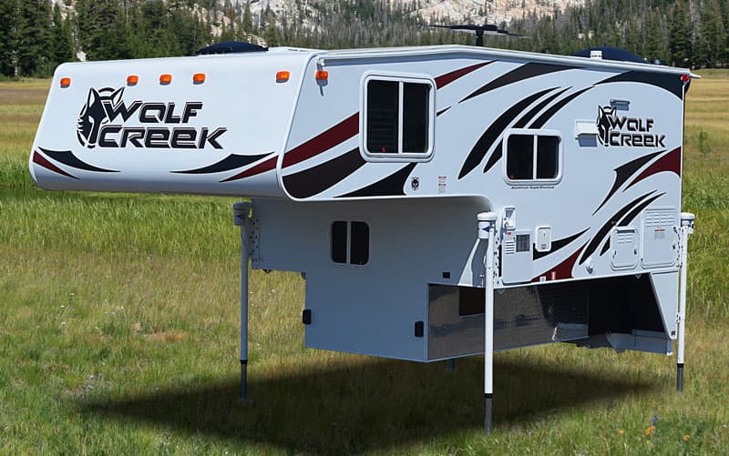 2017 Wolf Creek 850 truck camper