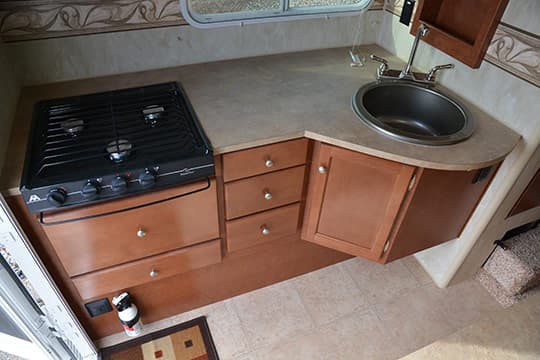 2015-Wolf-Creek-840-Kitchen-Counter