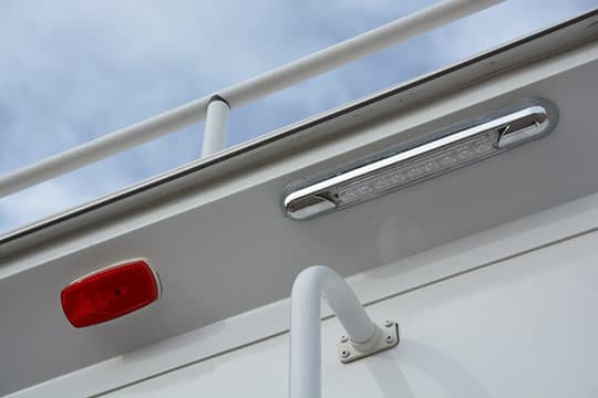 2015-Wolf-Creek-840-Rear-LED-Bar