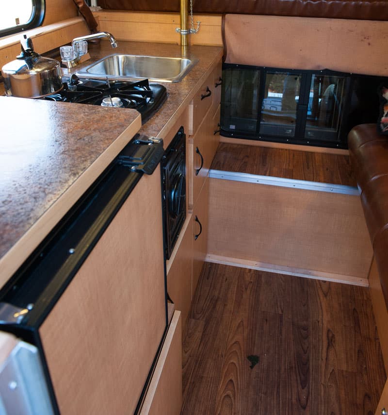 Kitchen in the Alaskan 5.5