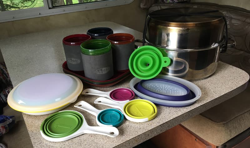 Nesting Pots and Measuring Cups