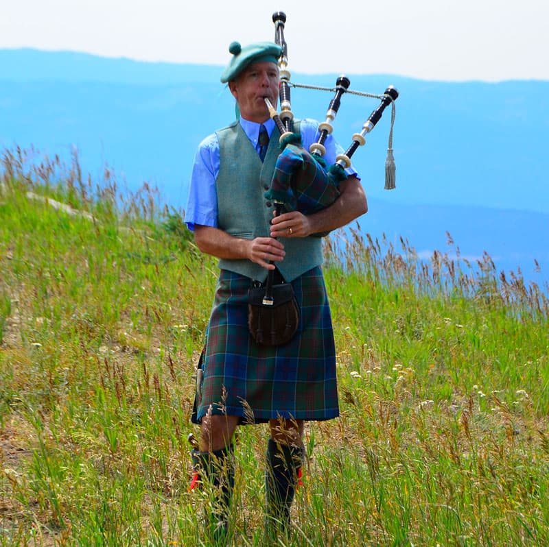 Professional Highland Bagpiper