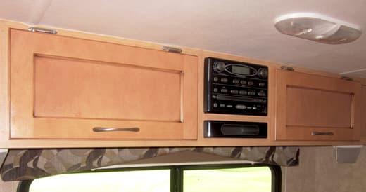 non-slide-camper-80RB-dinette-cabinets