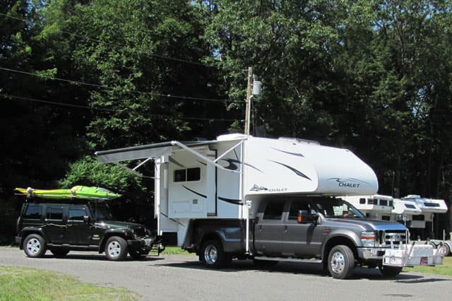 beach-camping-rohan-chalet-jeep