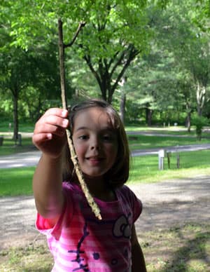 Kids-Camping_sticks-twigs