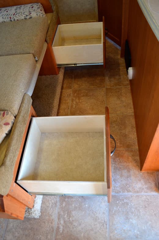 Eagle-Cap-1165-Review-Dinette-Drawers