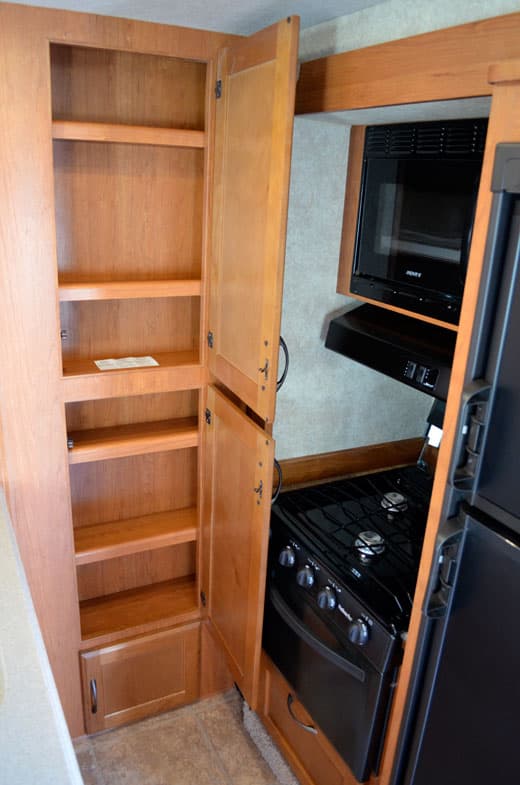 Eagle-Cap-1165-Review-Kitchen-Storage