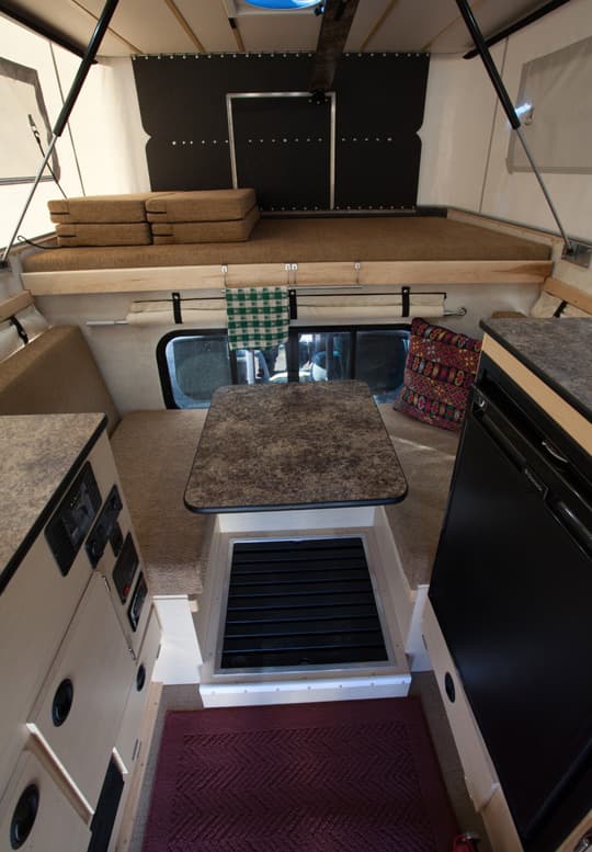 overland-four-wheel-dinette-shower