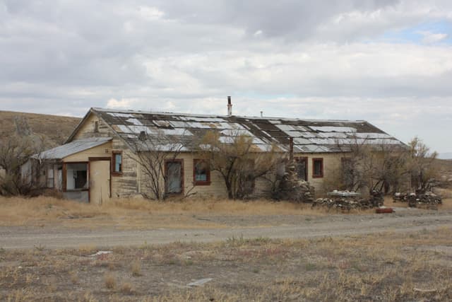 Saw-Tooth-house-outside