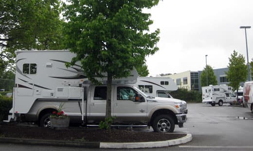 Ford-F-350-and-Adventurer 86SBS-at-Fraserway-RV