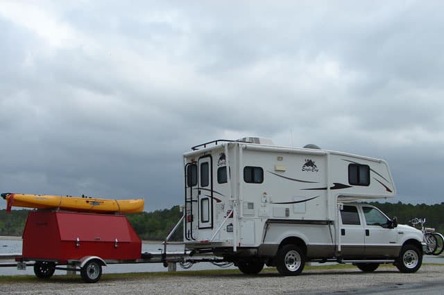 Eagle Cap 995 and tow vehicle